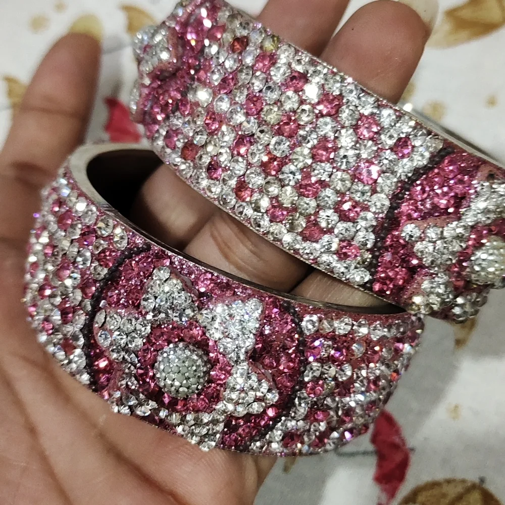 Gorgeous kada set - Picture 4 of 5